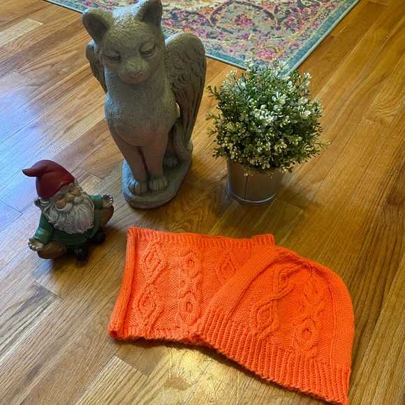 Gorgeous orange cabled handknit and uniquely designed cowl - Picture 4 of 6